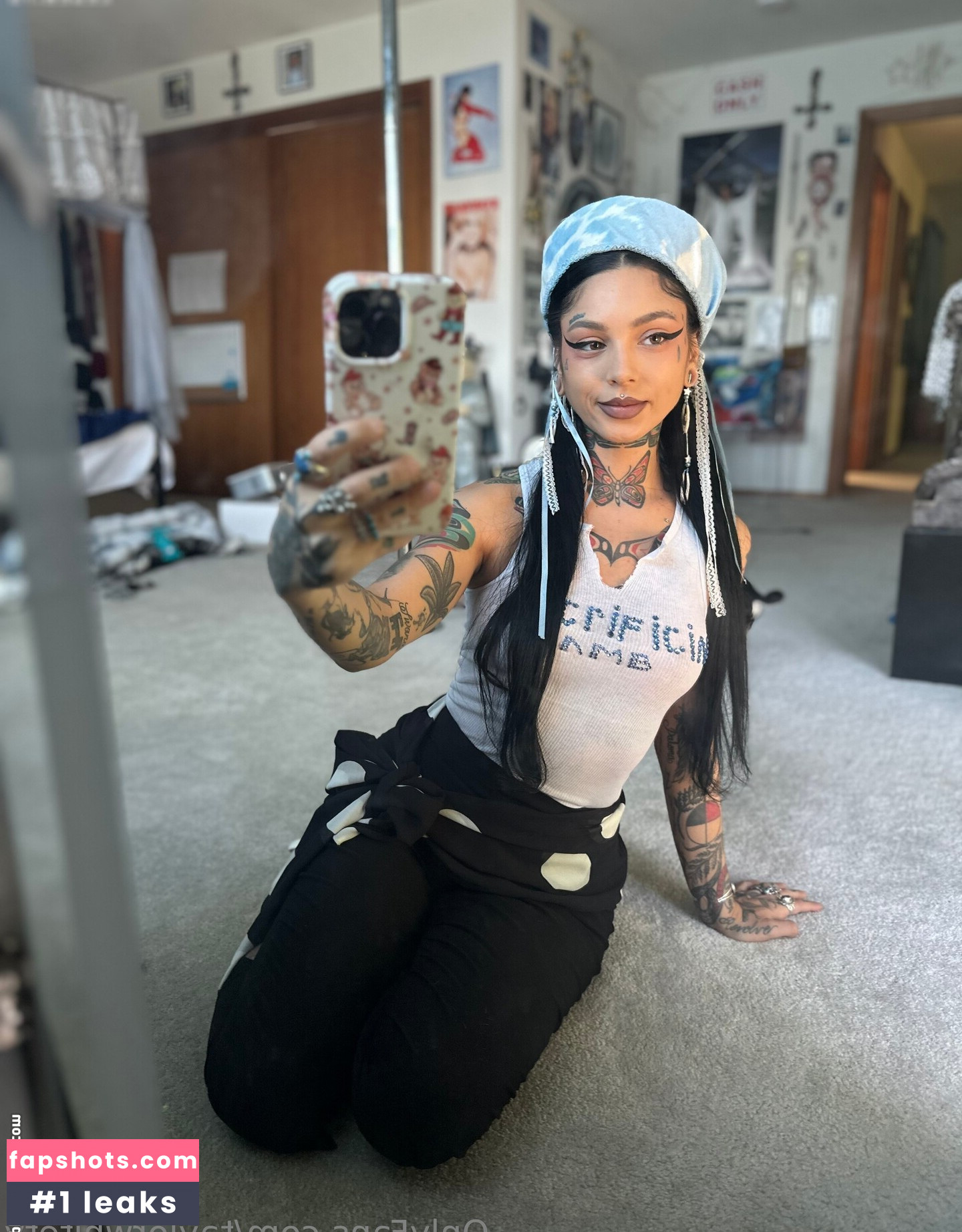 Taylor White gallery photo #8