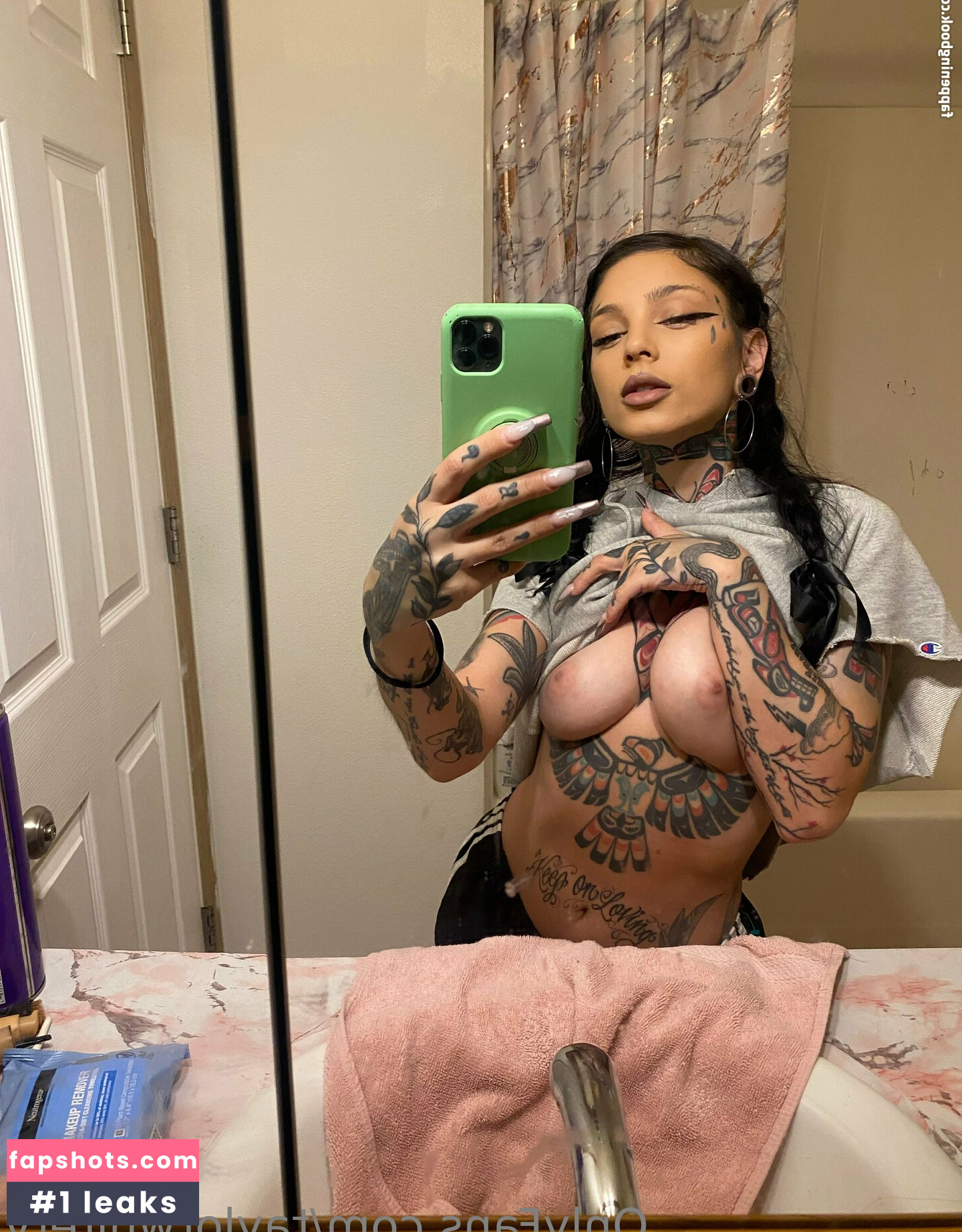 Taylor White gallery photo #80