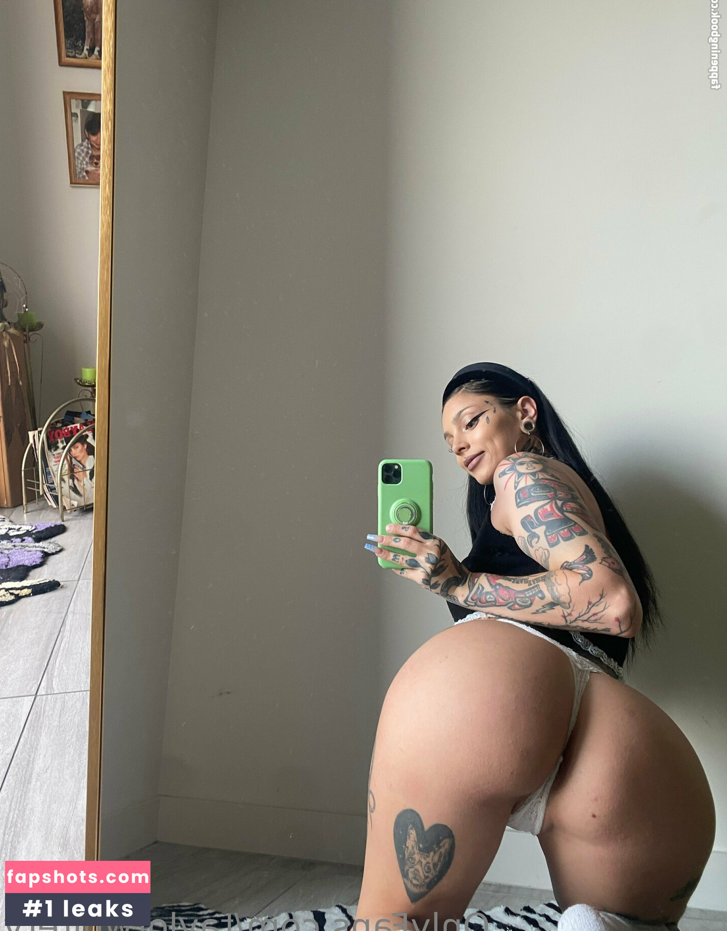 Taylor White gallery photo #85