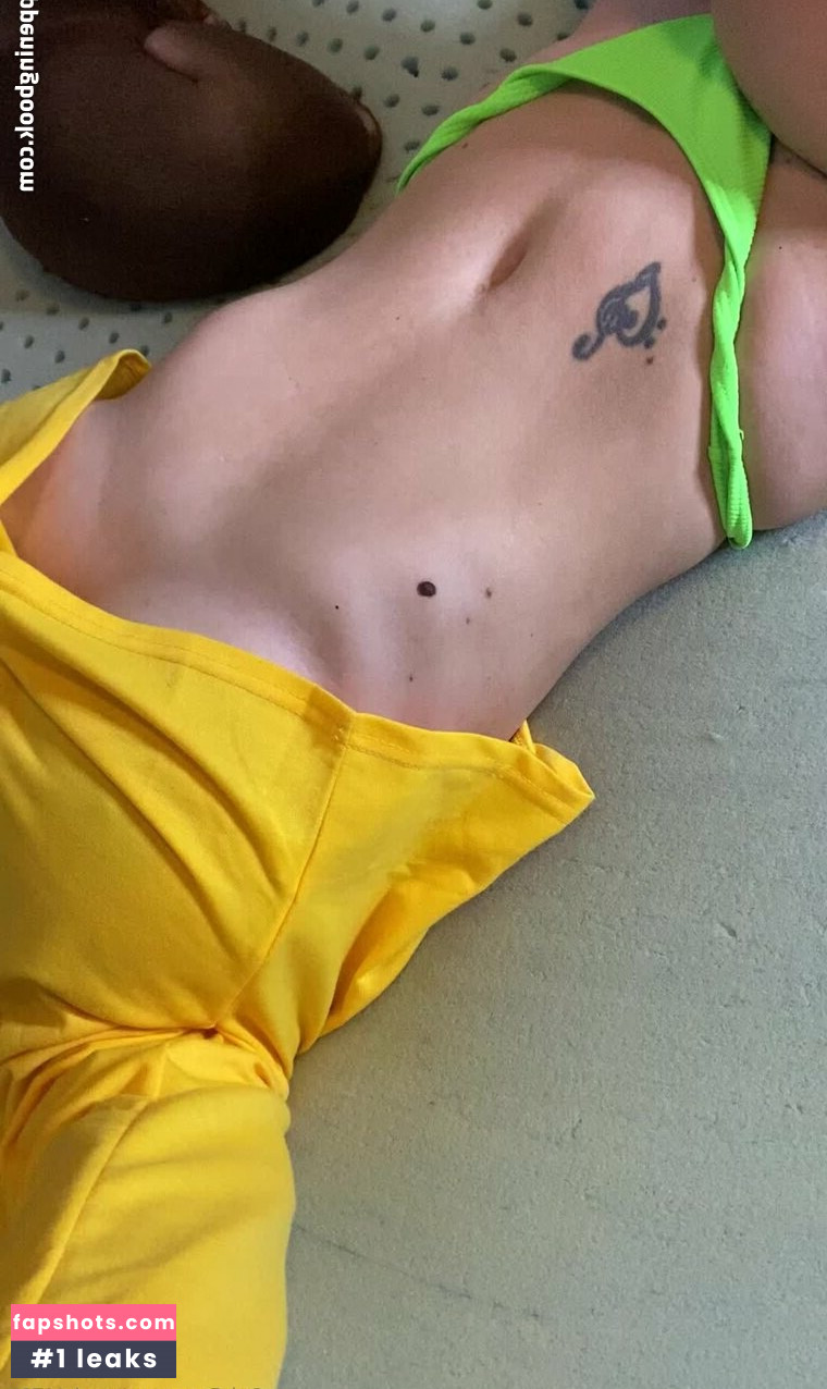 Taylormathis gallery photo #22