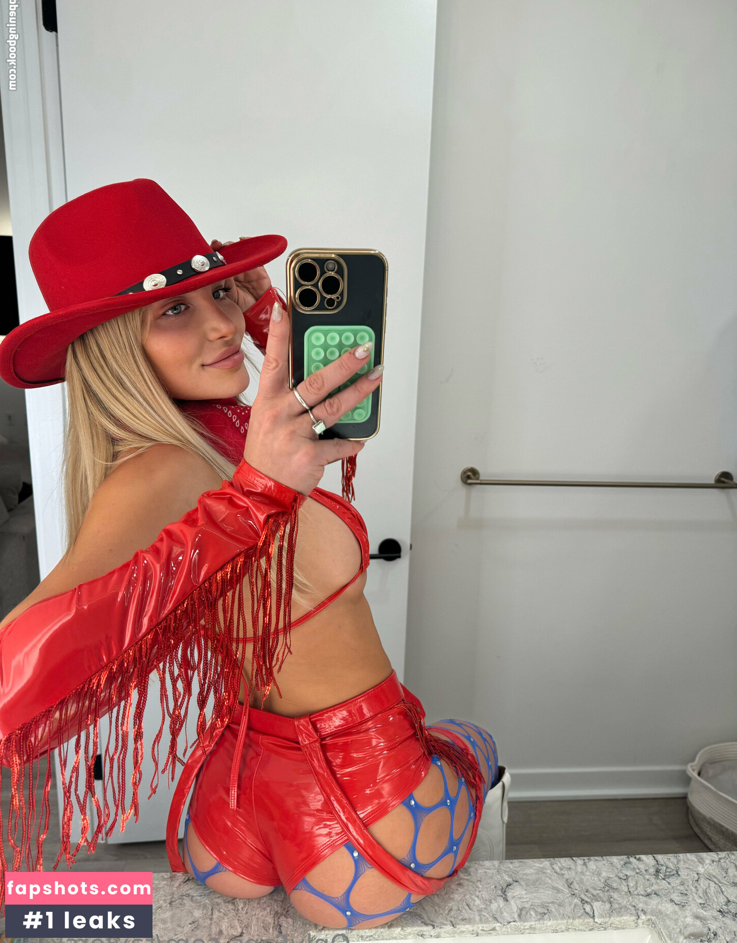 taylorskully gallery photo #7