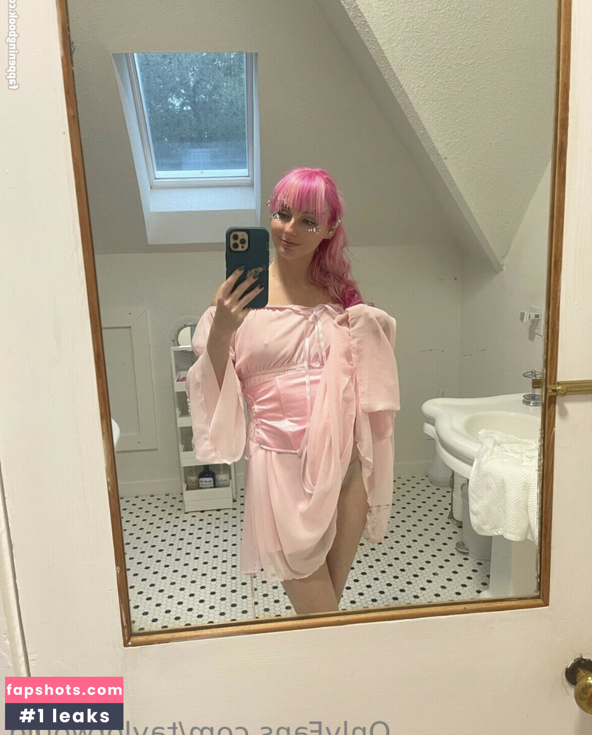 TaylorWould gallery photo #83