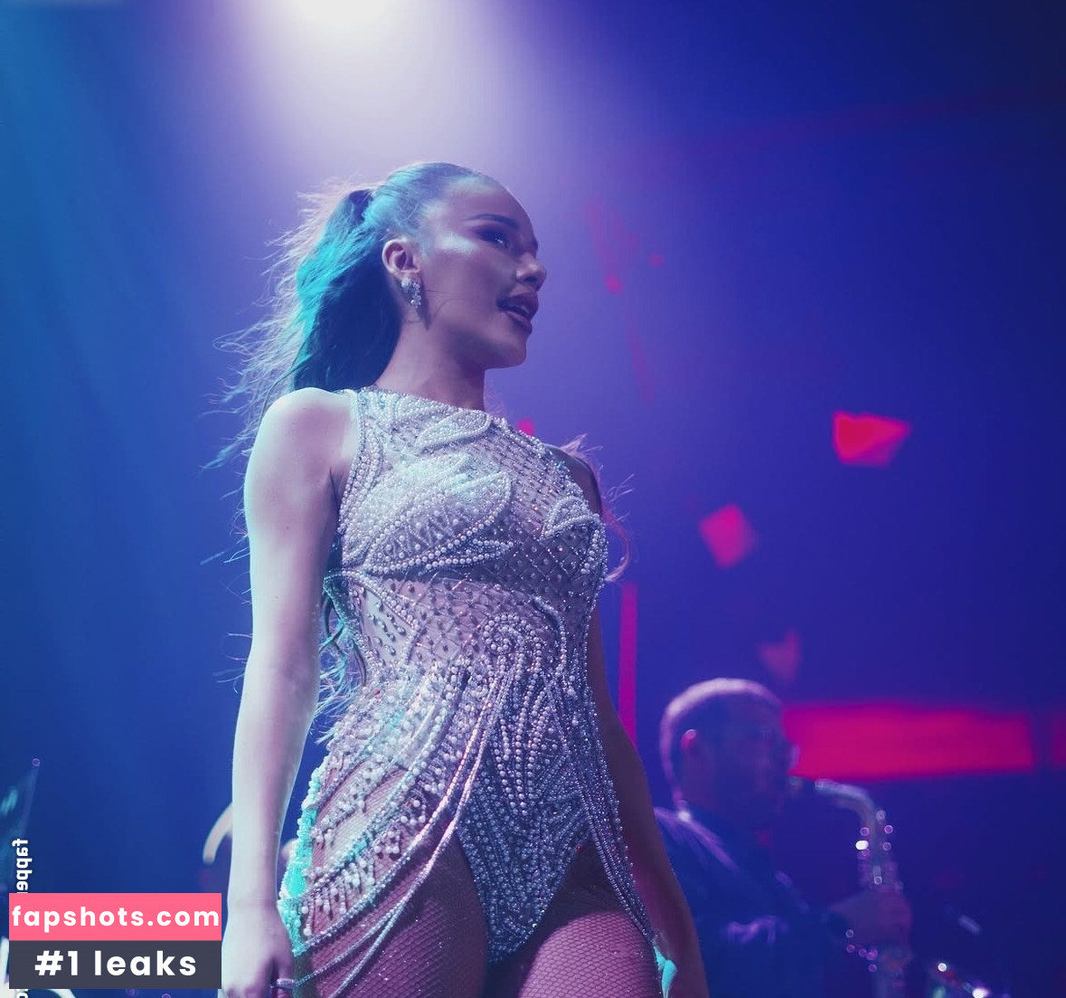 Tayna gallery photo #15