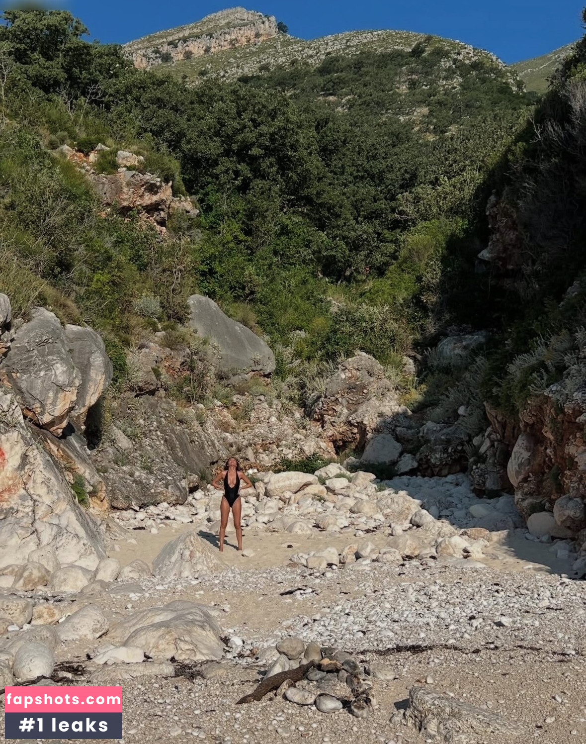 Tayna gallery photo #3