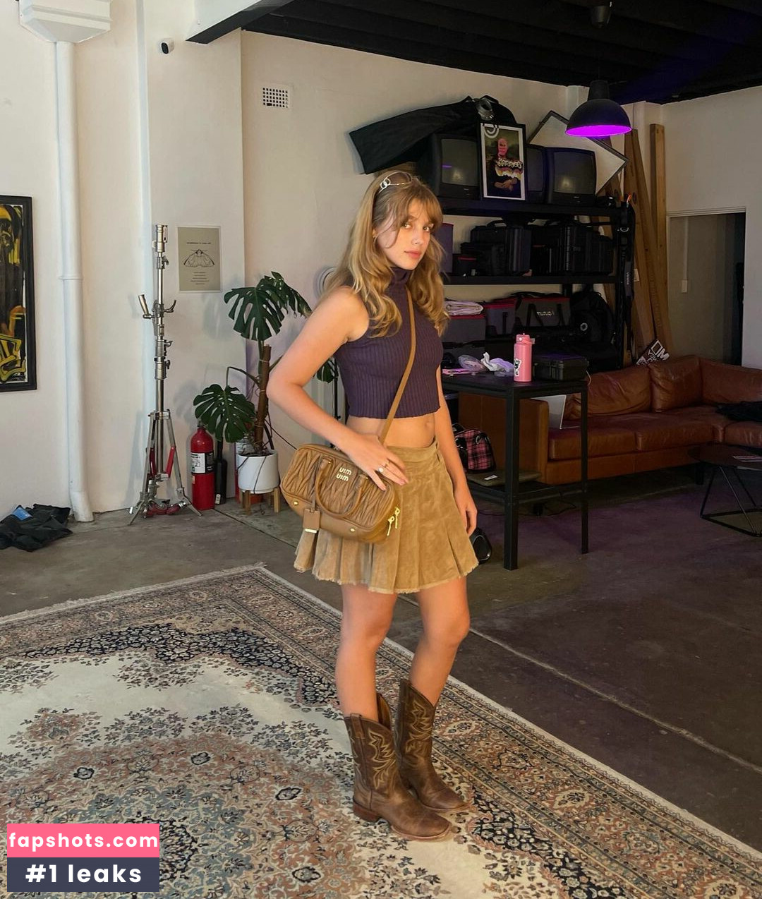 Teagan Croft nude babe gallery