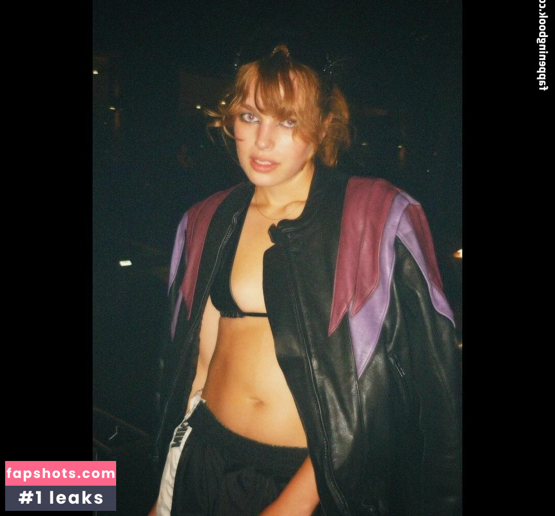 Teagan Croft gallery photo #20