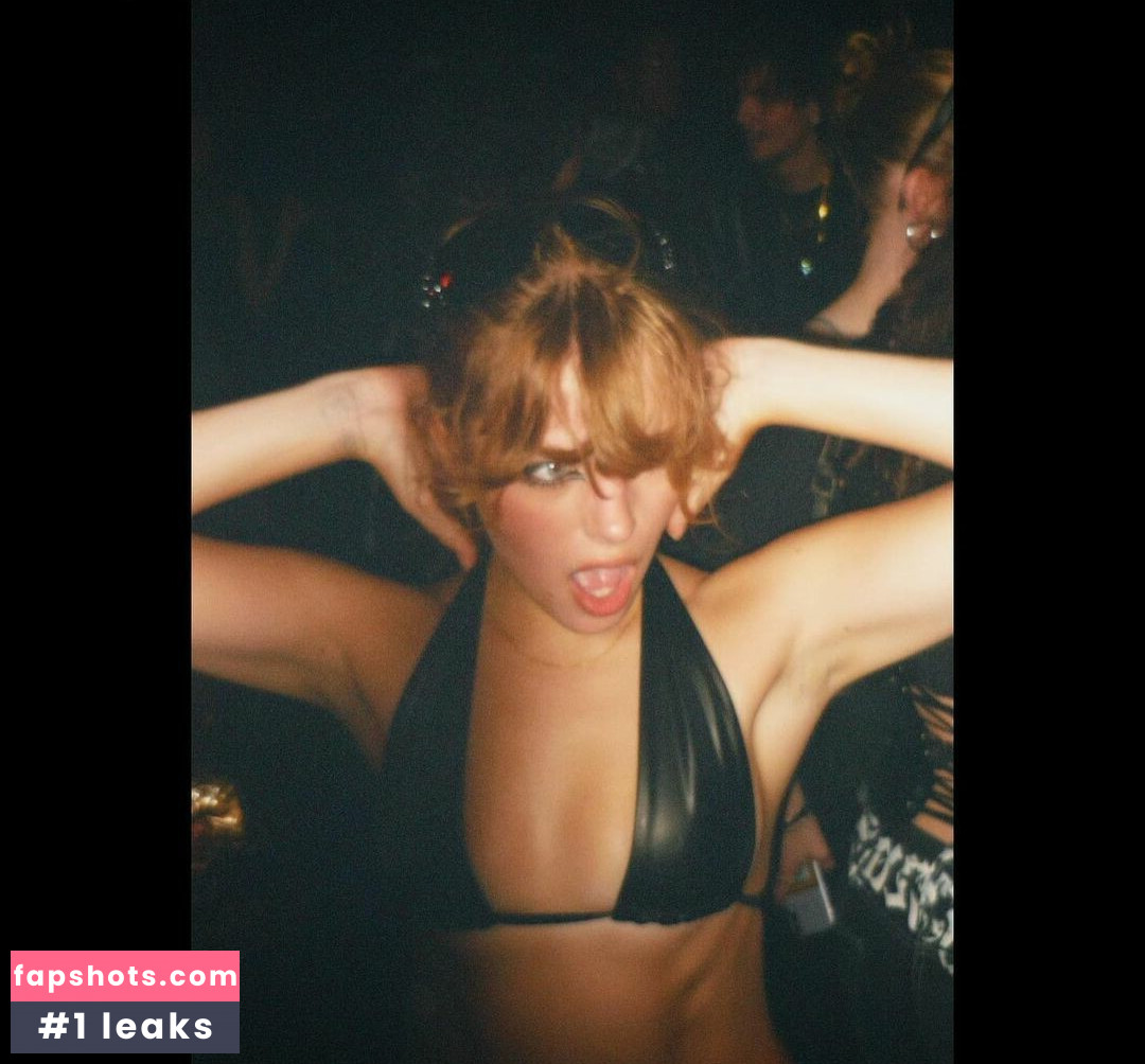 Teagan Croft gallery photo #21