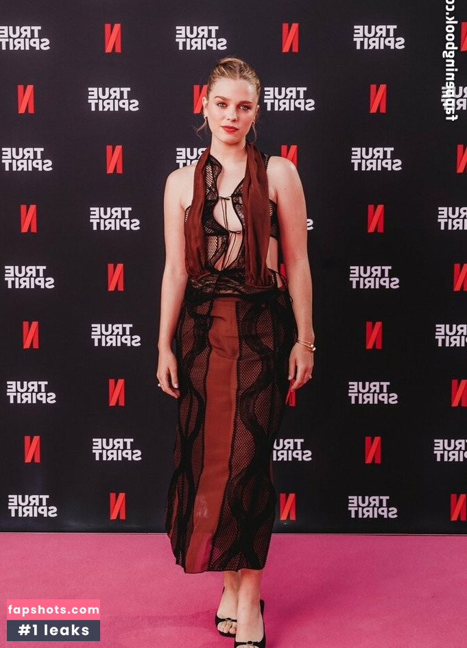 Teagan Croft gallery photo #34