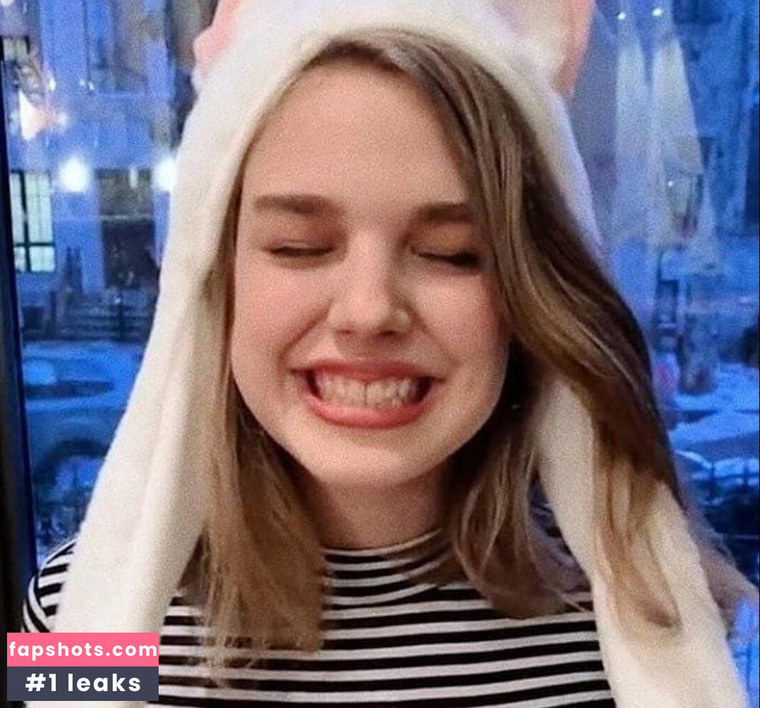 Teagan Croft gallery photo #63