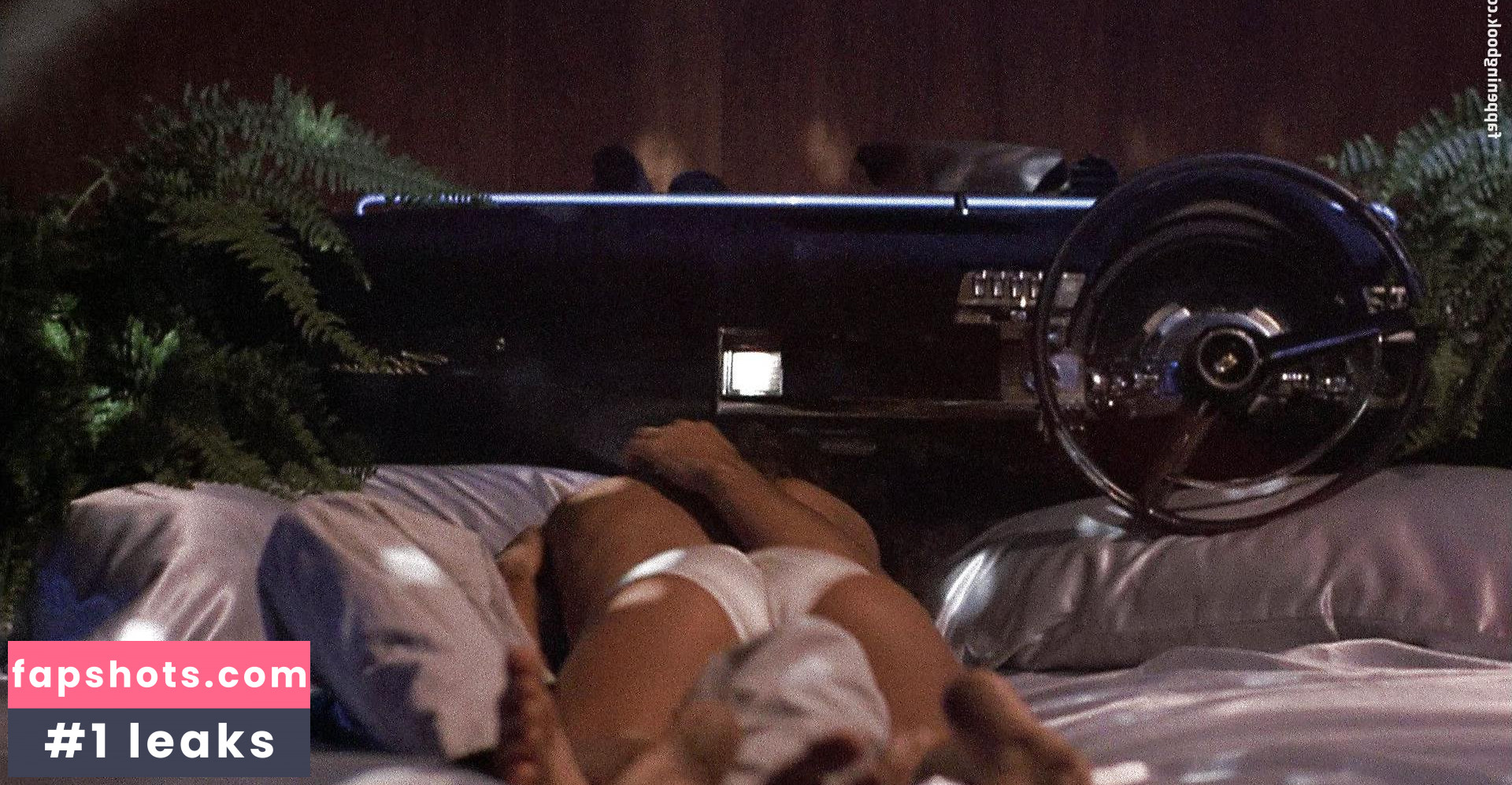 Teal Roberts gallery photo #6