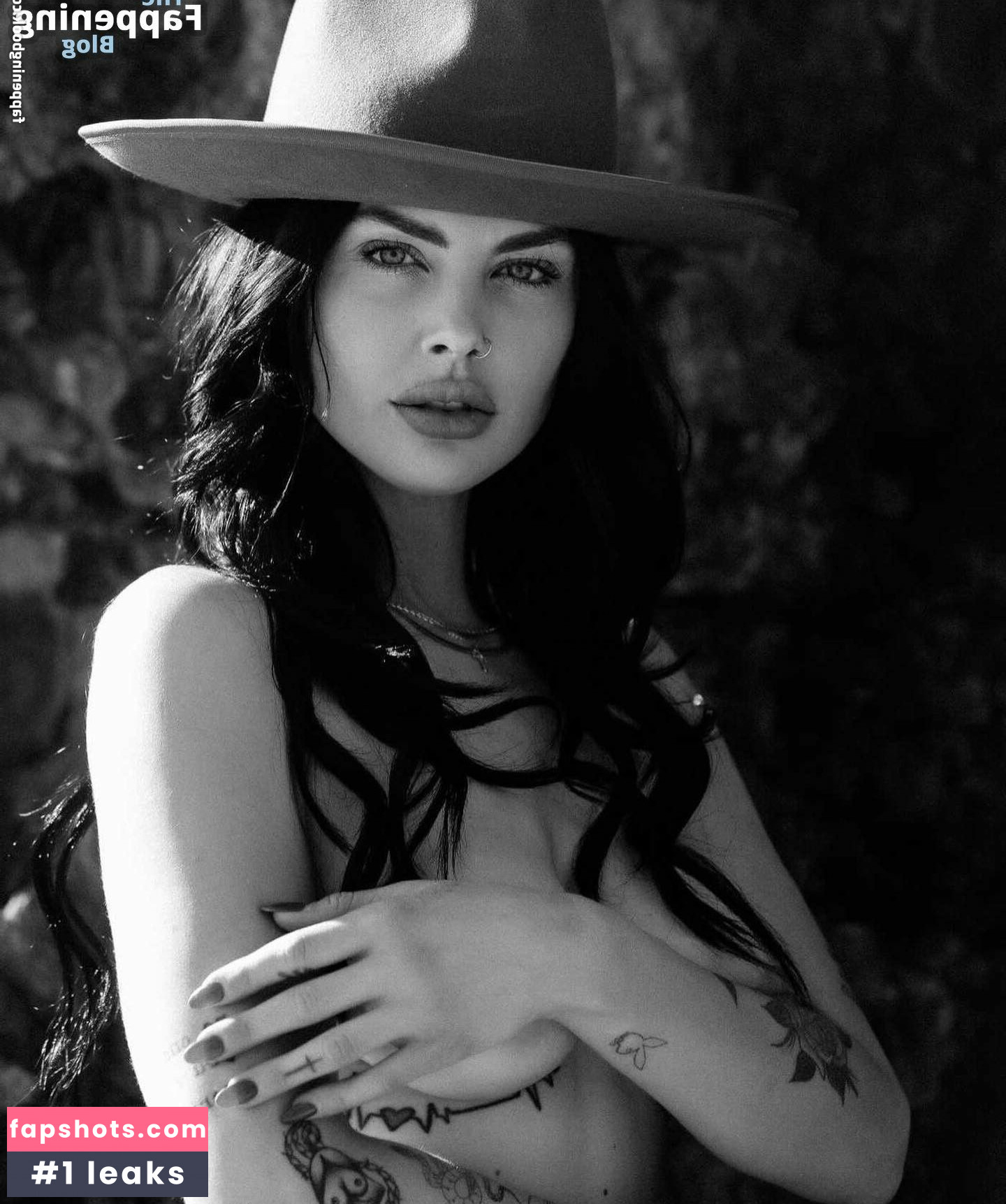 Teela LaRoux gallery photo #3