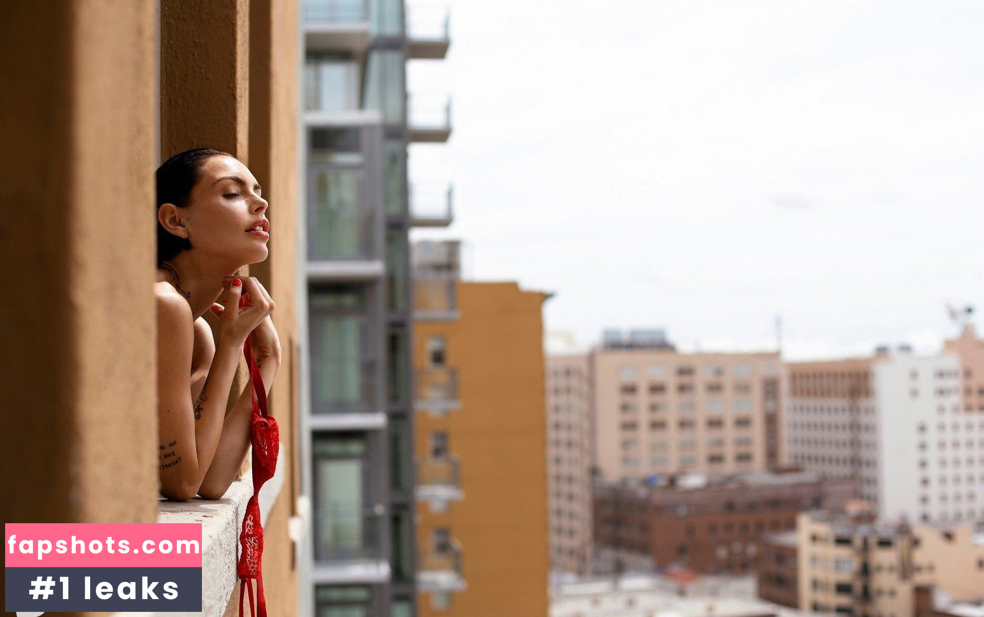 Teela LaRoux gallery photo #48