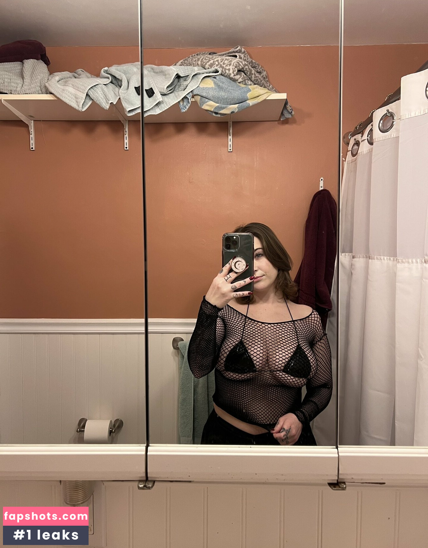 Teeny Tyler nude babe gallery