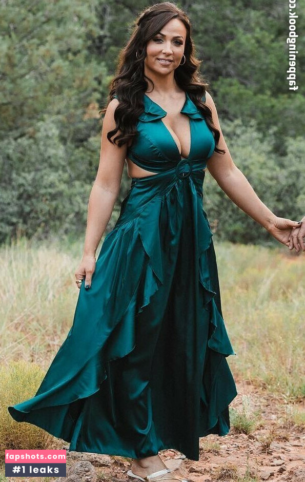 Tenille Dashwood gallery photo #12