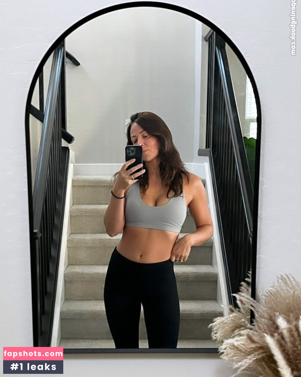 Tenille Dashwood gallery photo #8