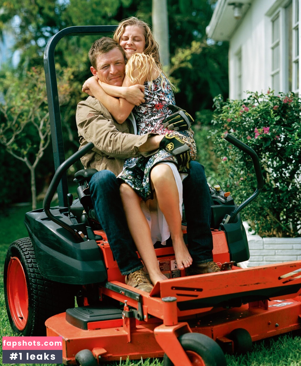 Teresa Palmer gallery photo #17