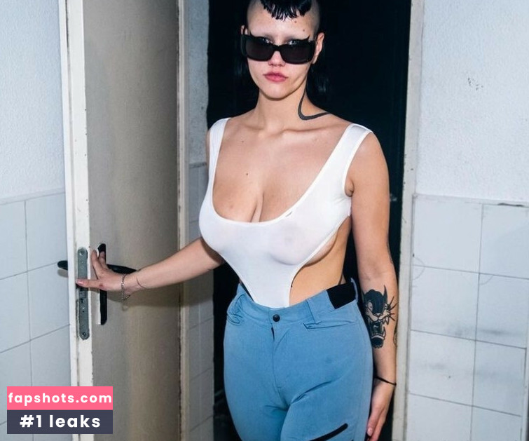 Terese Aguado gallery photo #5