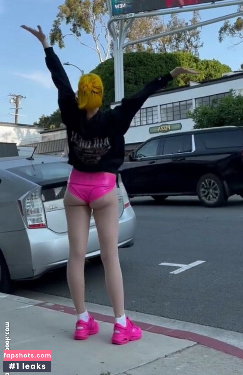 Tessa Violet nude babe gallery