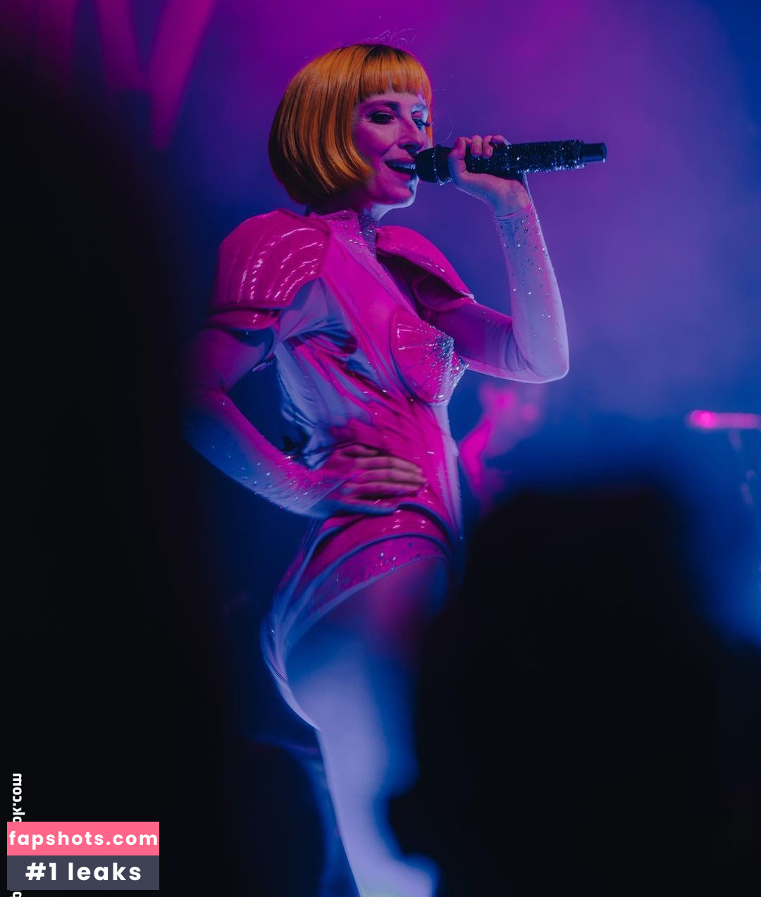 Tessa Violet gallery photo #14