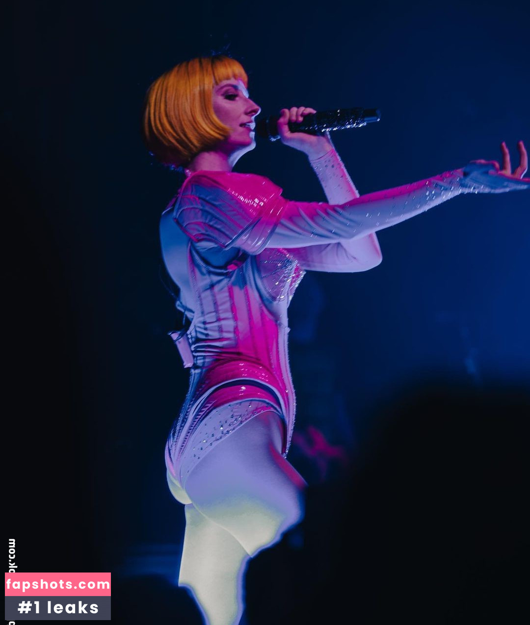 Tessa Violet gallery photo #15