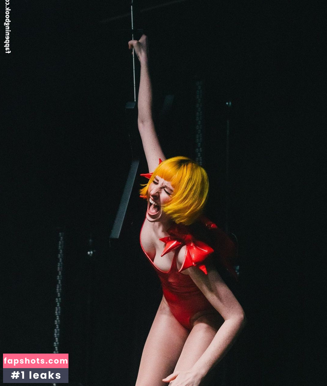 Tessa Violet gallery photo #17