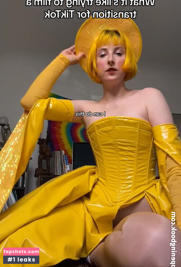 Tessa Violet gallery photo #3