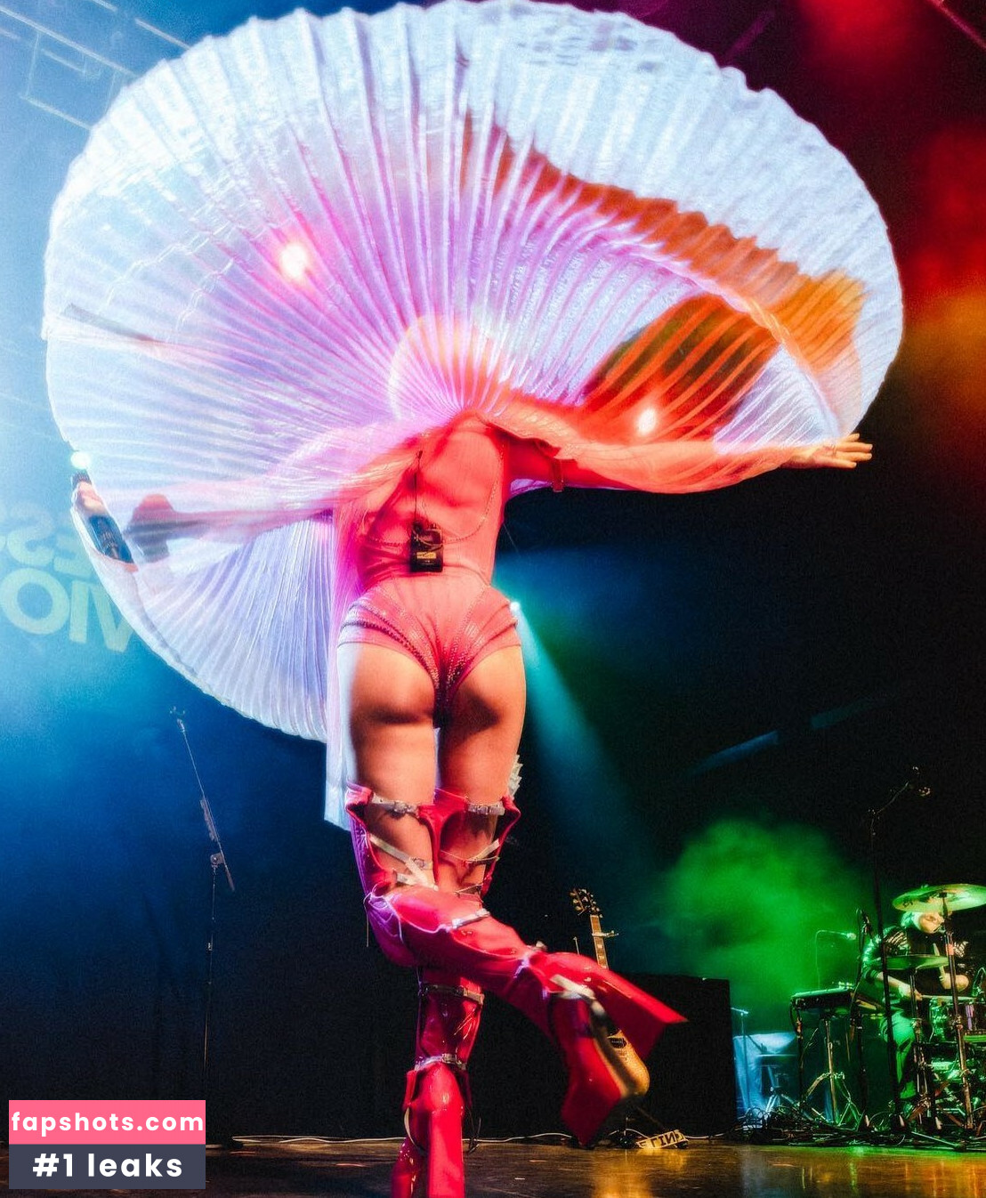 Tessa Violet gallery photo #7