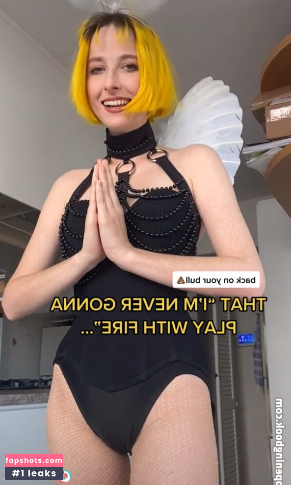 Tessa Violet gallery photo #10