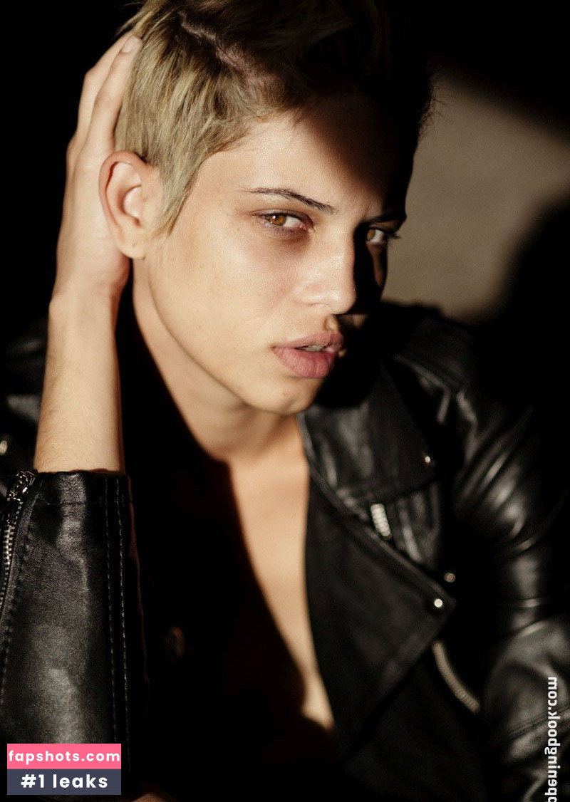 Thais D’Lima gallery photo #14