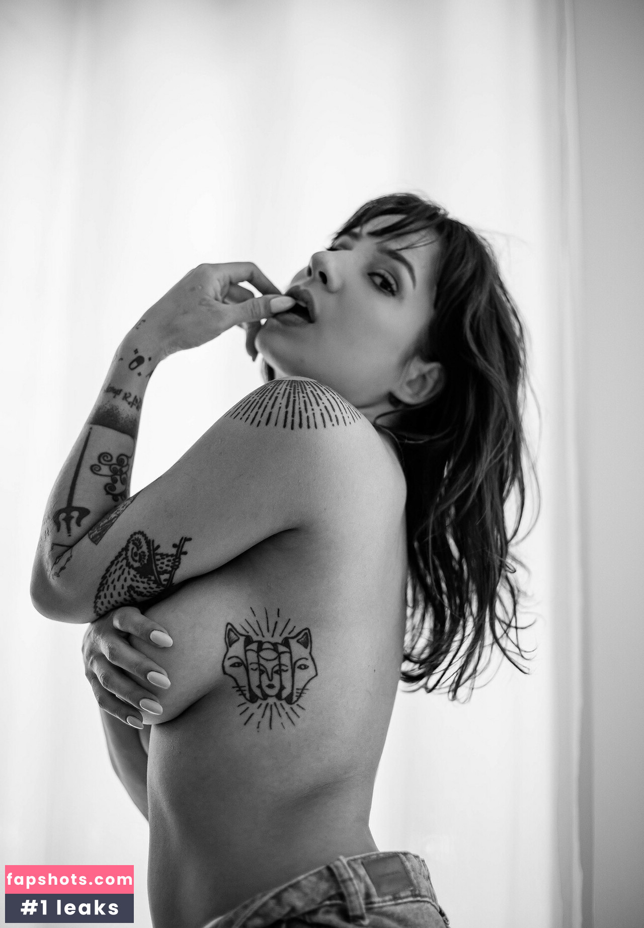 Thais Marin gallery photo #21