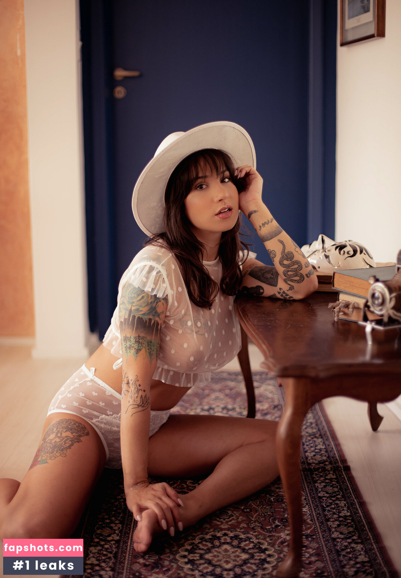 Thais Marin gallery photo #31