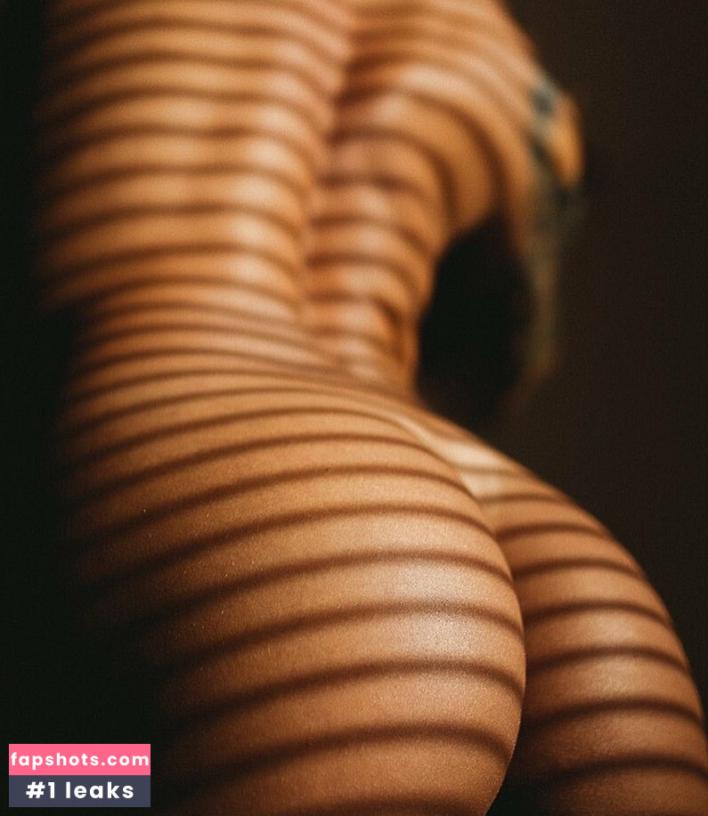 Thais Marin gallery photo #38