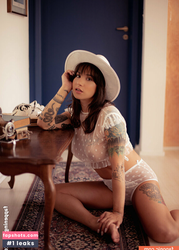 Thais Marin gallery photo #9