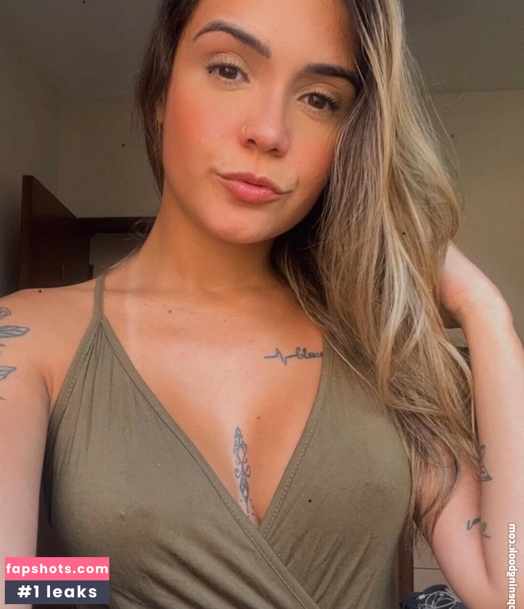 Thais Moraes gallery photo #6