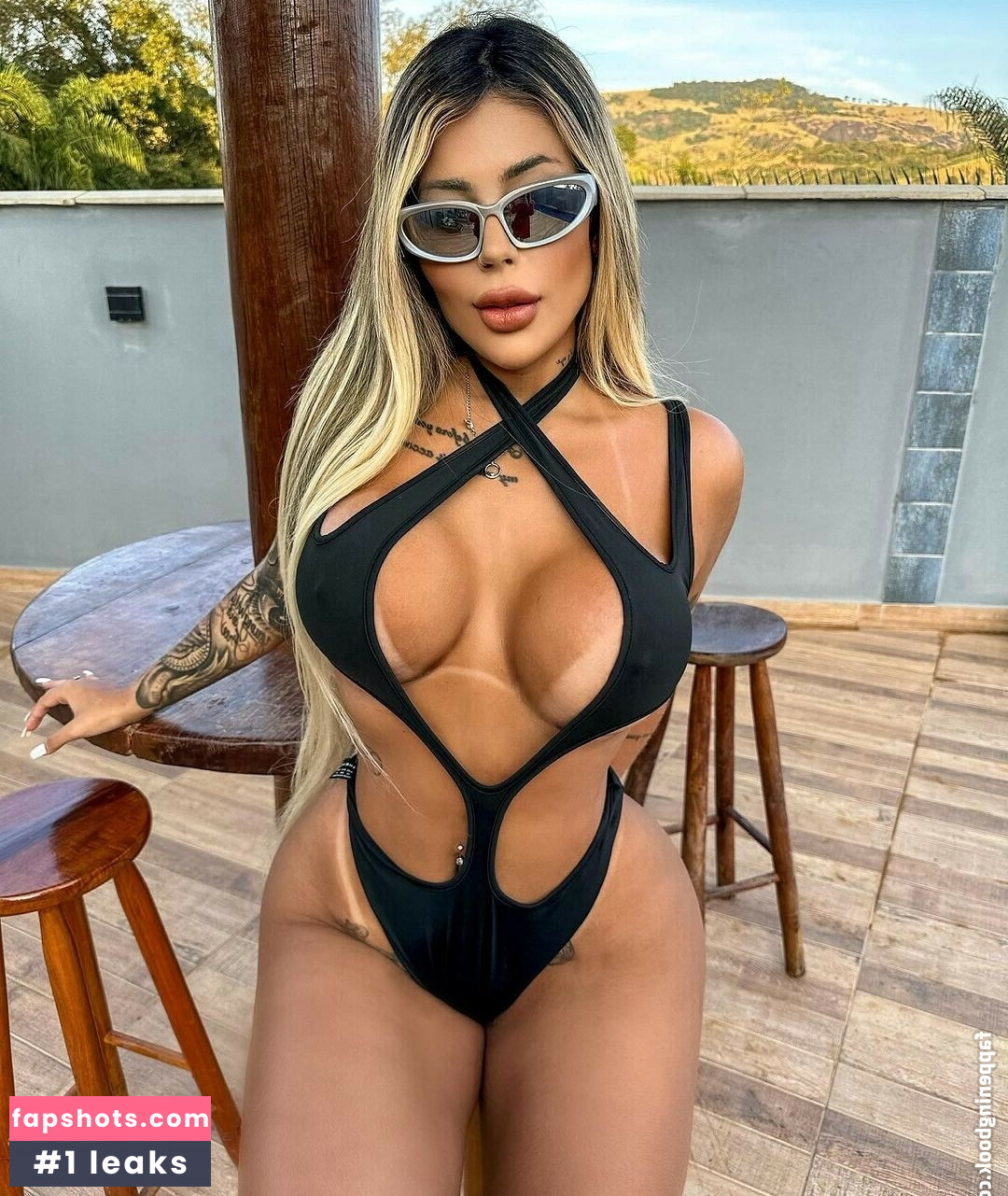 Thaís Perez nude babe gallery