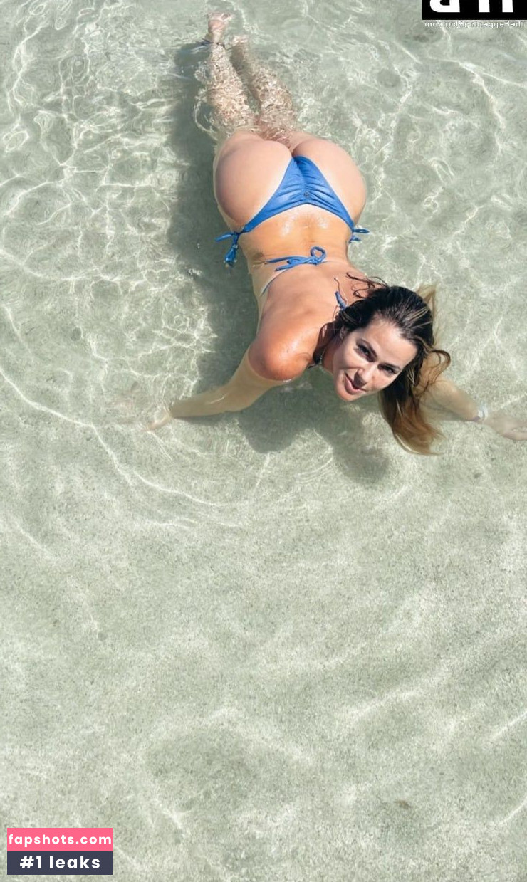 Thais Souza Wiggers gallery photo #11