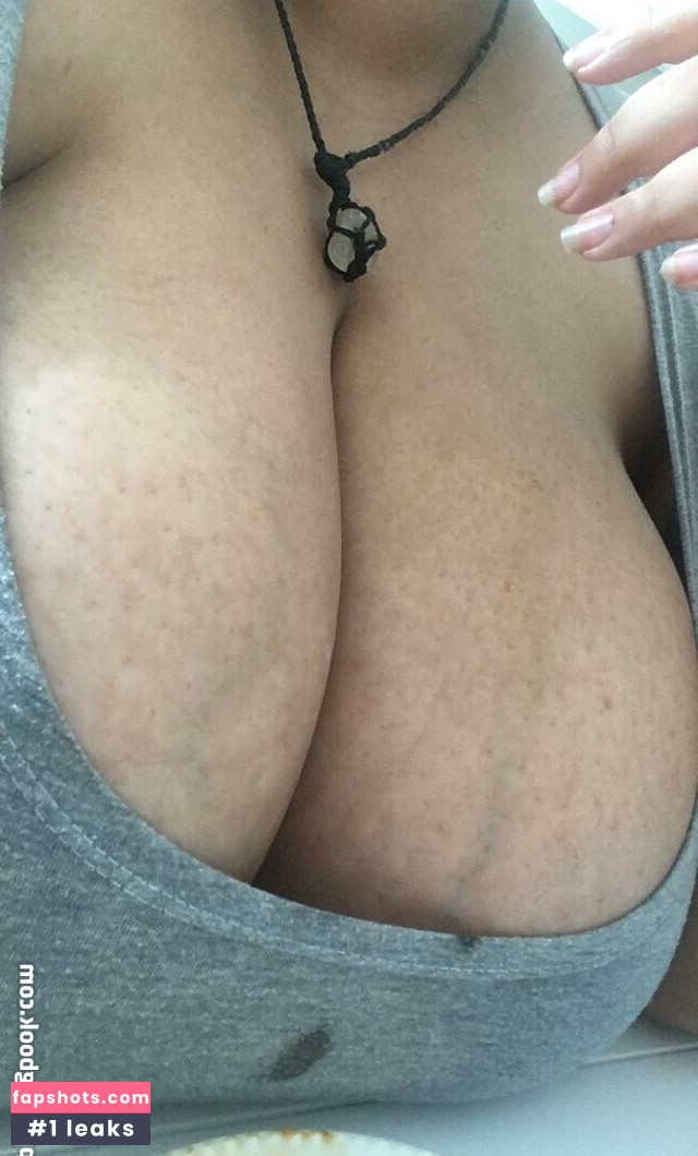 Thalia Brandão gallery photo #25