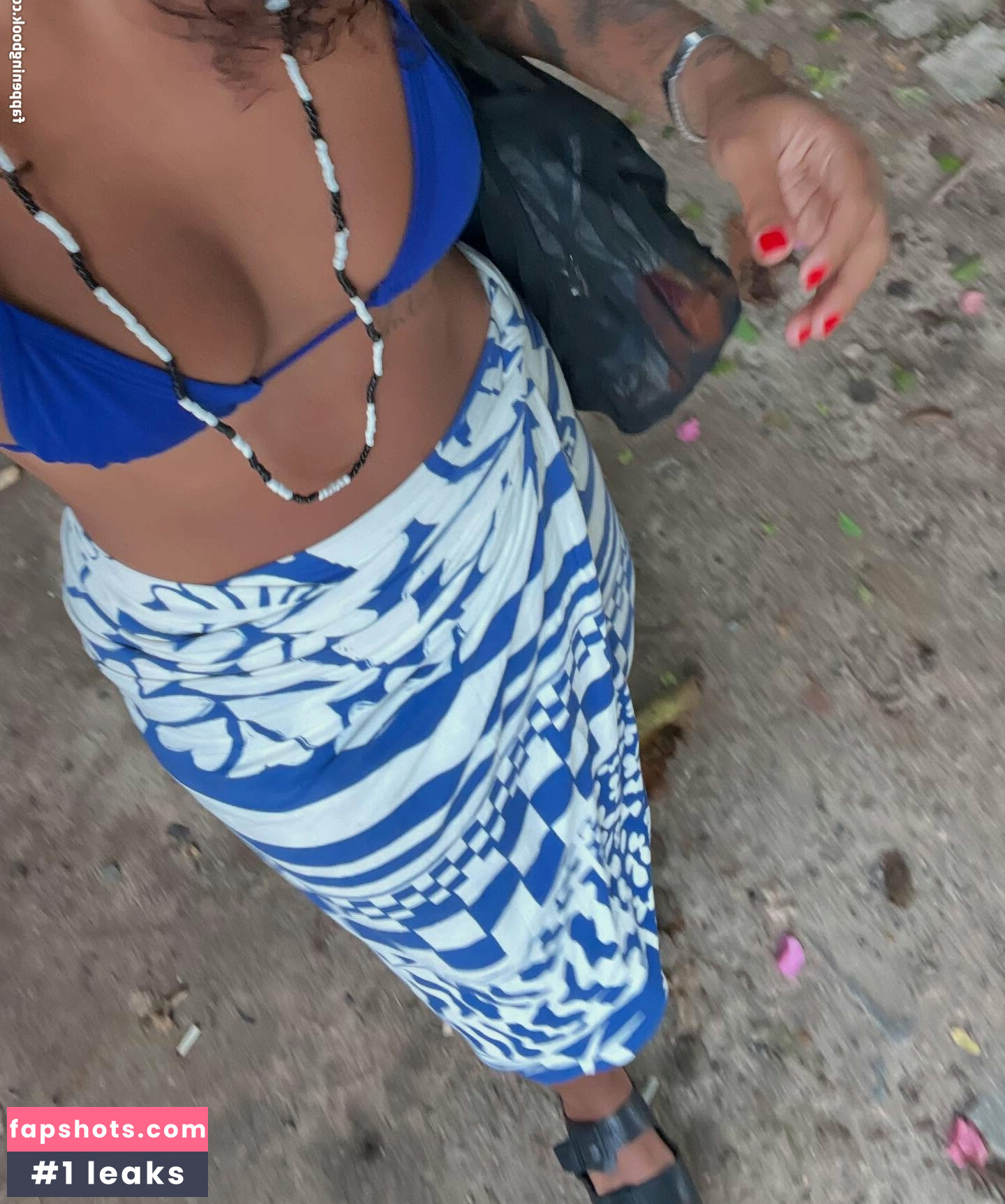 Thalu Moccini gallery photo #3