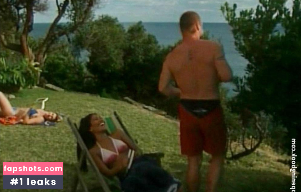 Tharini Mudaliar gallery photo #4