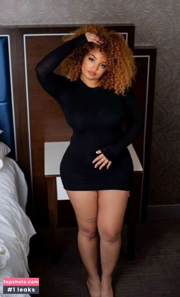 thatcurlyyaudyy nude babe gallery