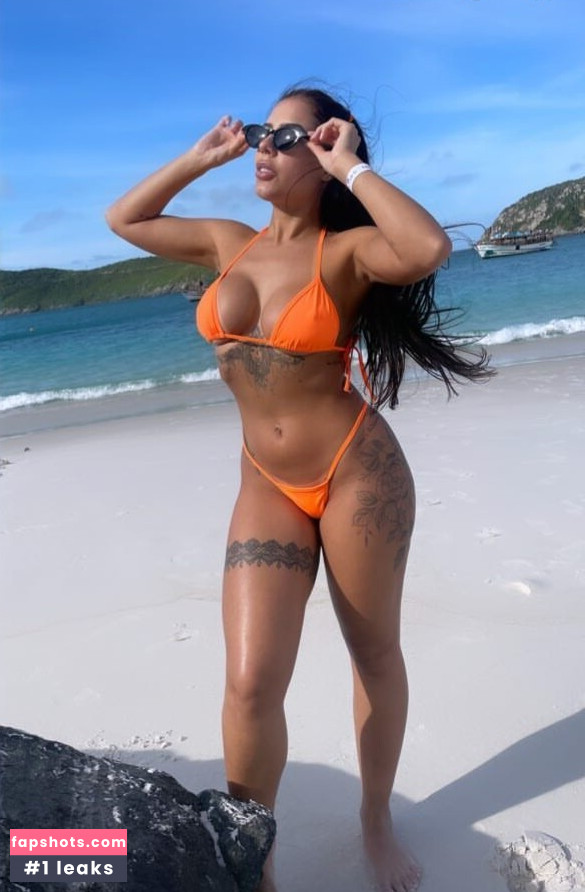 Thauany Faccini gallery photo #7