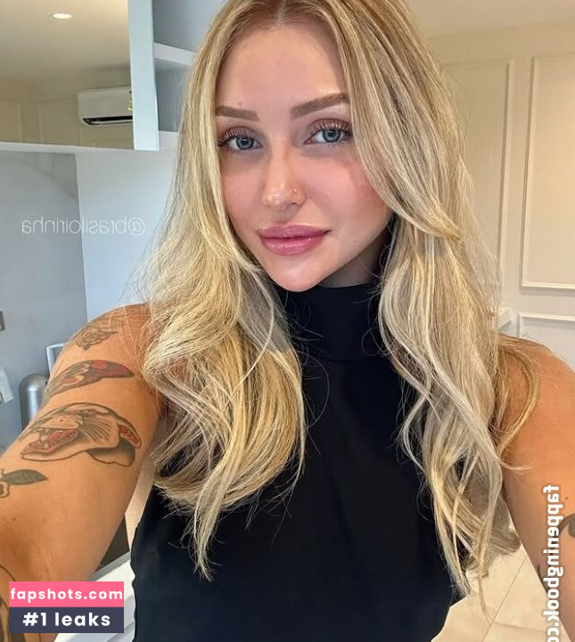 Thay Napoleão gallery photo #6