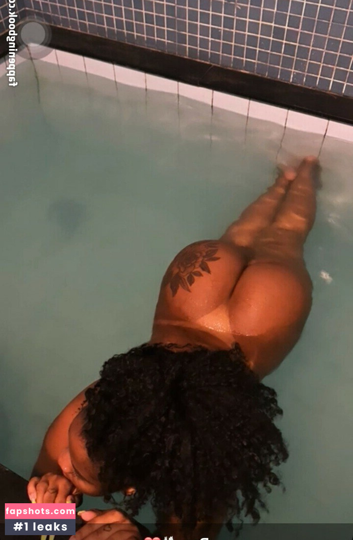 Thays_tana gallery photo #2