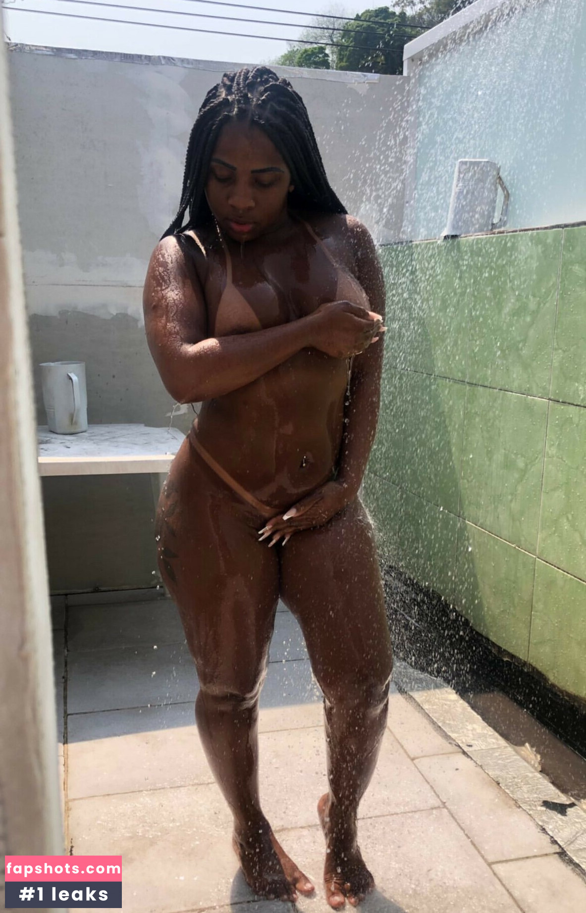 Thays_tana gallery photo #3