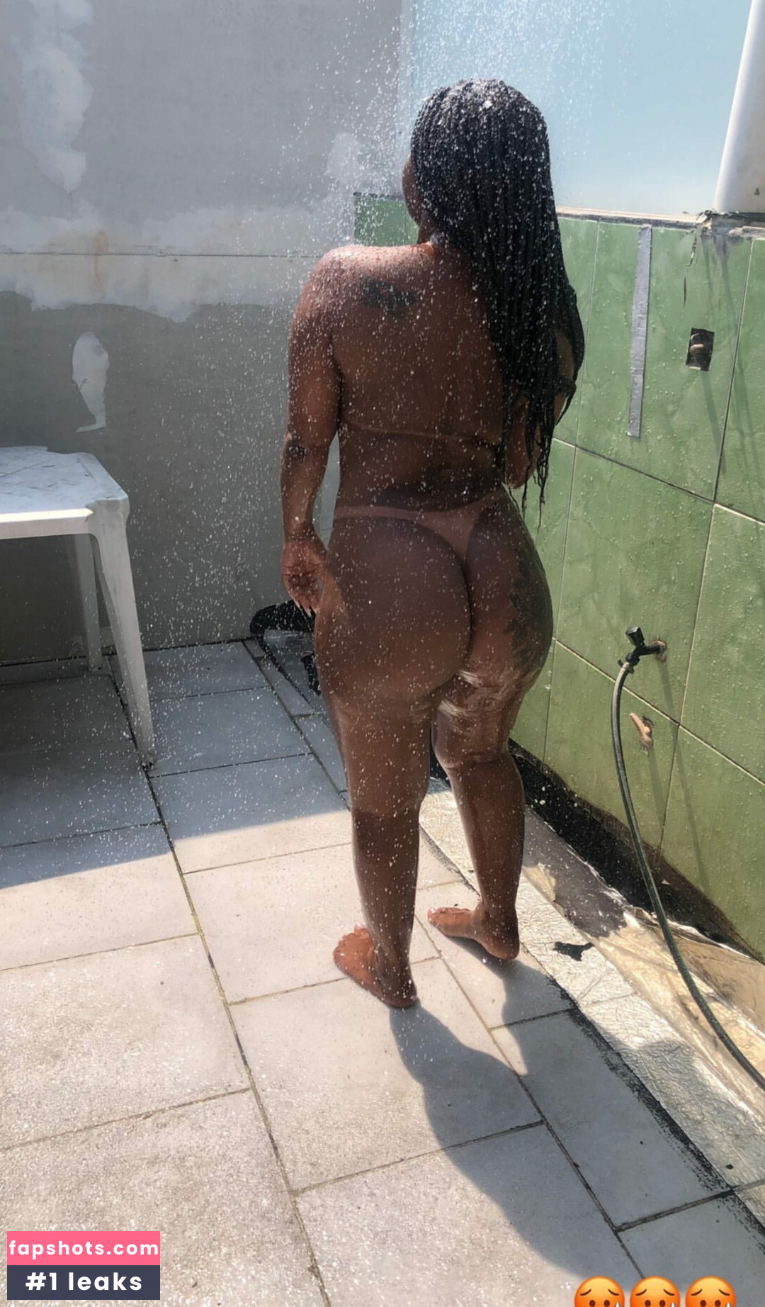 Thays_tana gallery photo #4