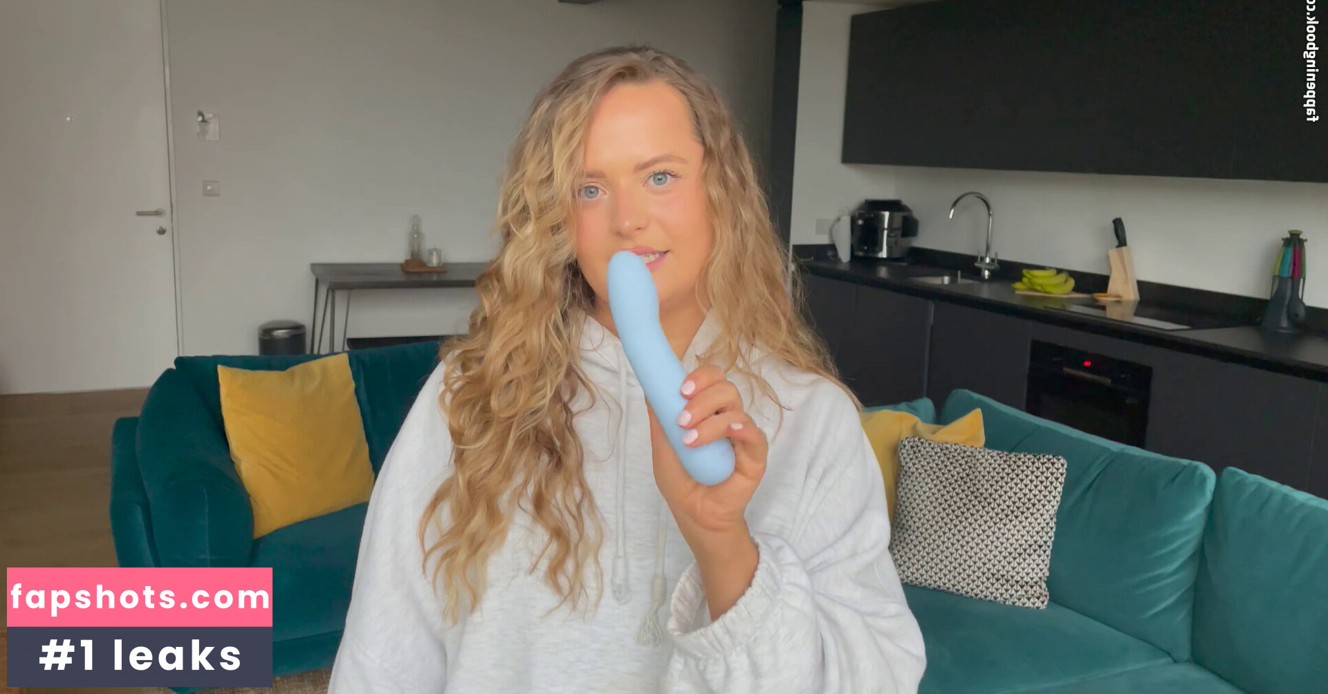 The Girl In Lingerie gallery photo #11