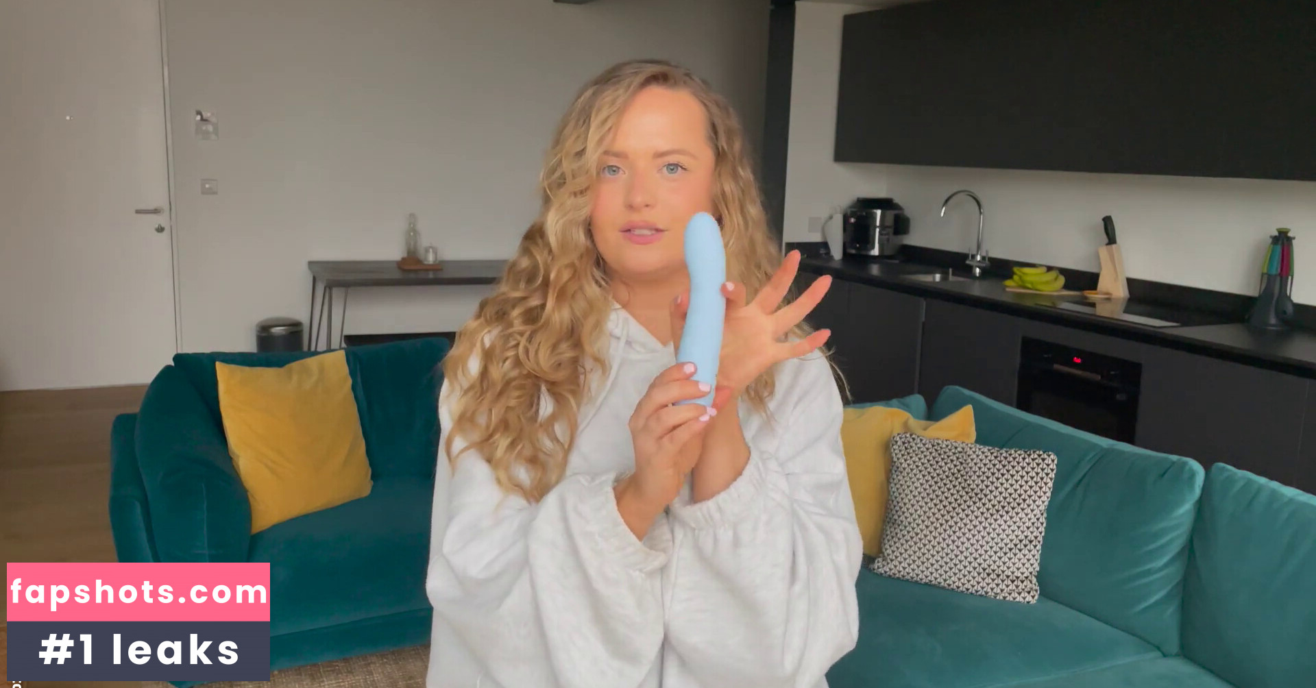 The Girl In Lingerie gallery photo #12