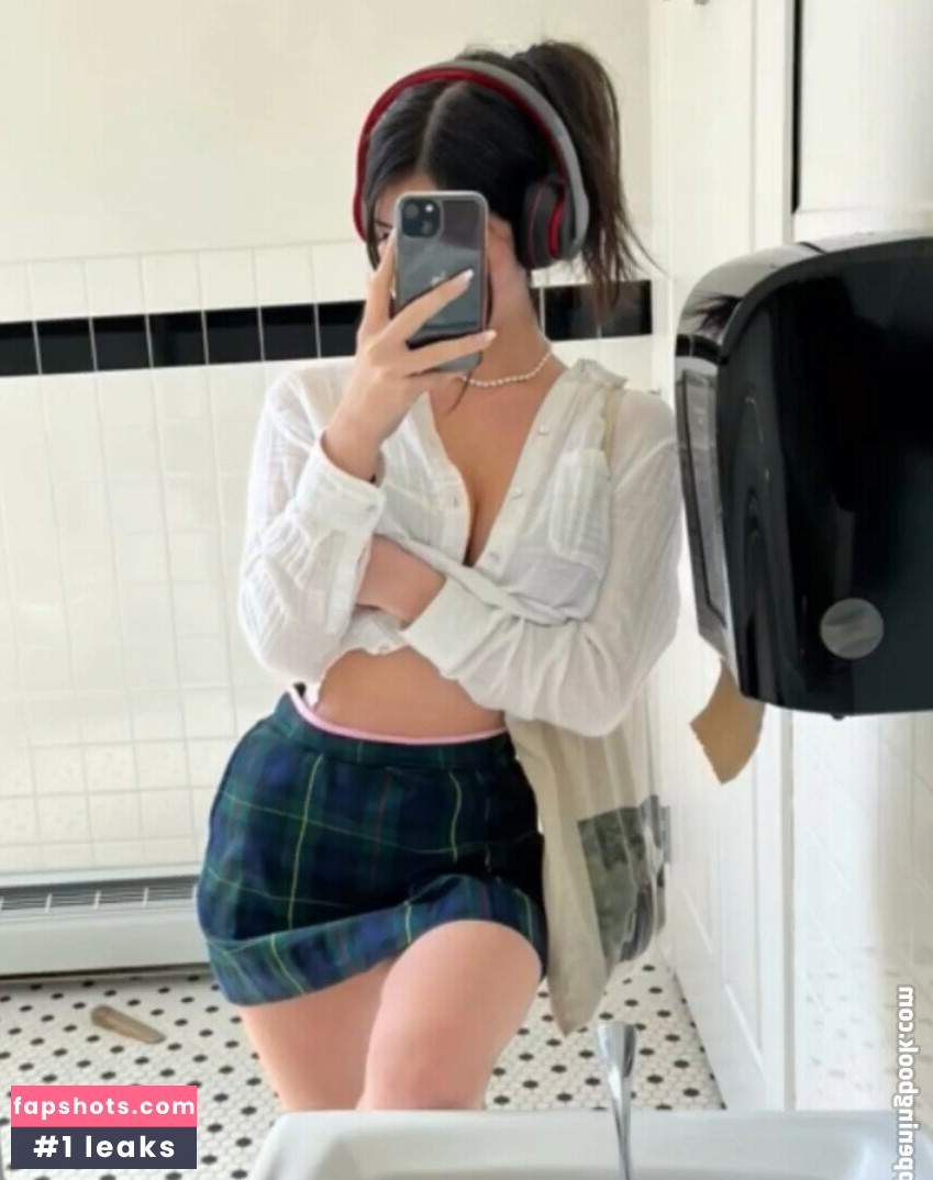 Thea Howe Aka gallery photo #15