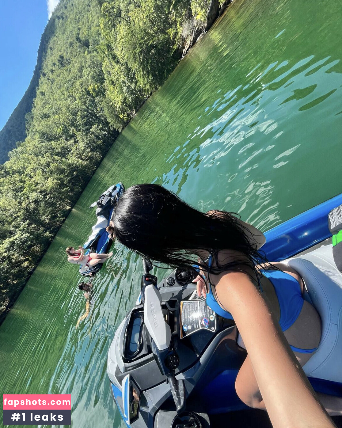 Thea Howe Aka gallery photo #5