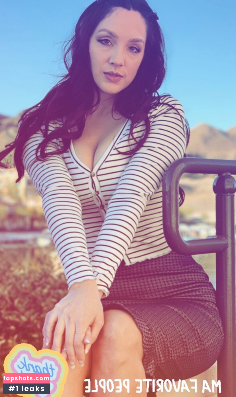 TheBeatleBabe nude babe gallery